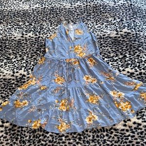 ⭐️5/$10⭐️Xhiliration Spring Dress